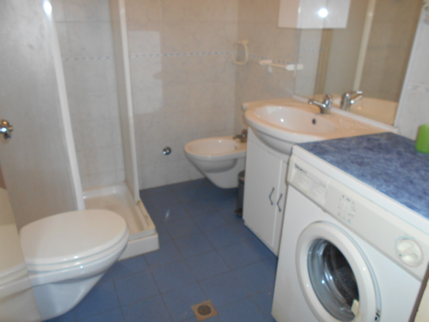 DSCN0648 Affittasi ampio appartamento 4 camere 2 bagni corte p.auto