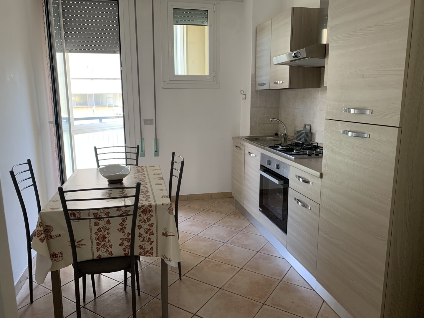IMG_0104 Affittasi estivo Riccione centro 2 camere doppie bagno cucina