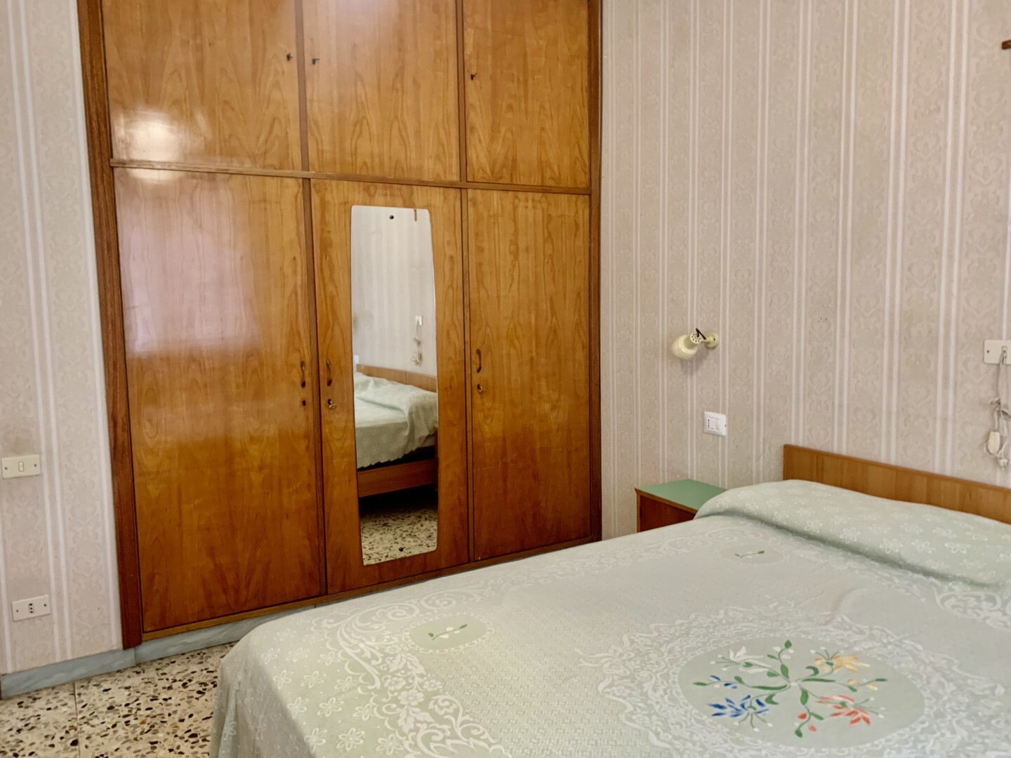 IMG_8462 Affittasi ampio appartamento 4 camere 2 bagni corte p.auto