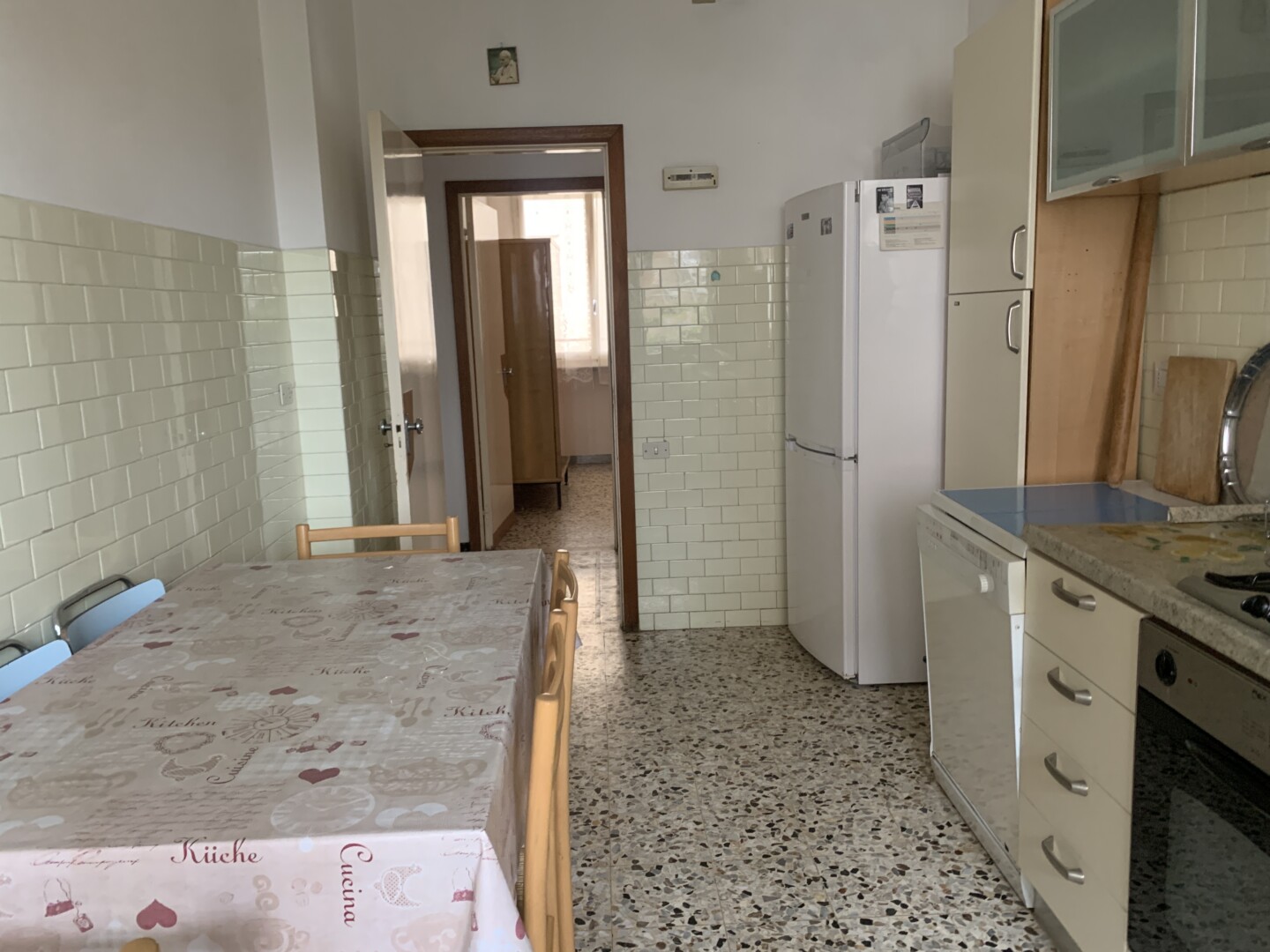 IMG_8472 Affittasi ampio appartamento 4 camere 2 bagni corte p.auto