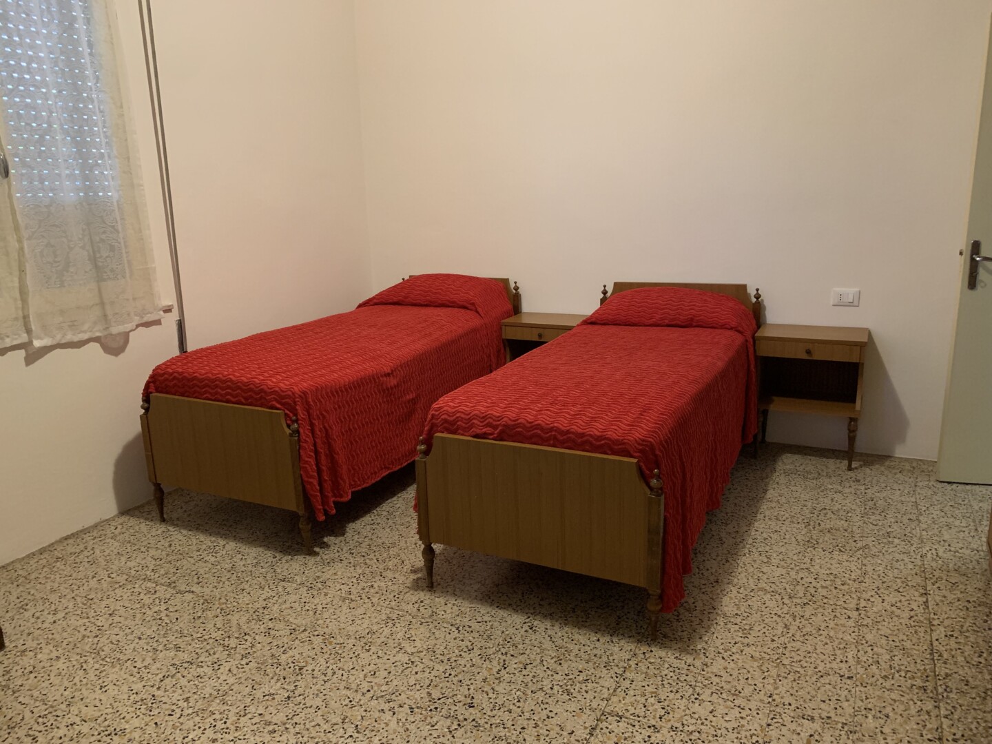 IMG_9978 AFFITTASI 3 camere 2 bagni posto auto vicino al mare