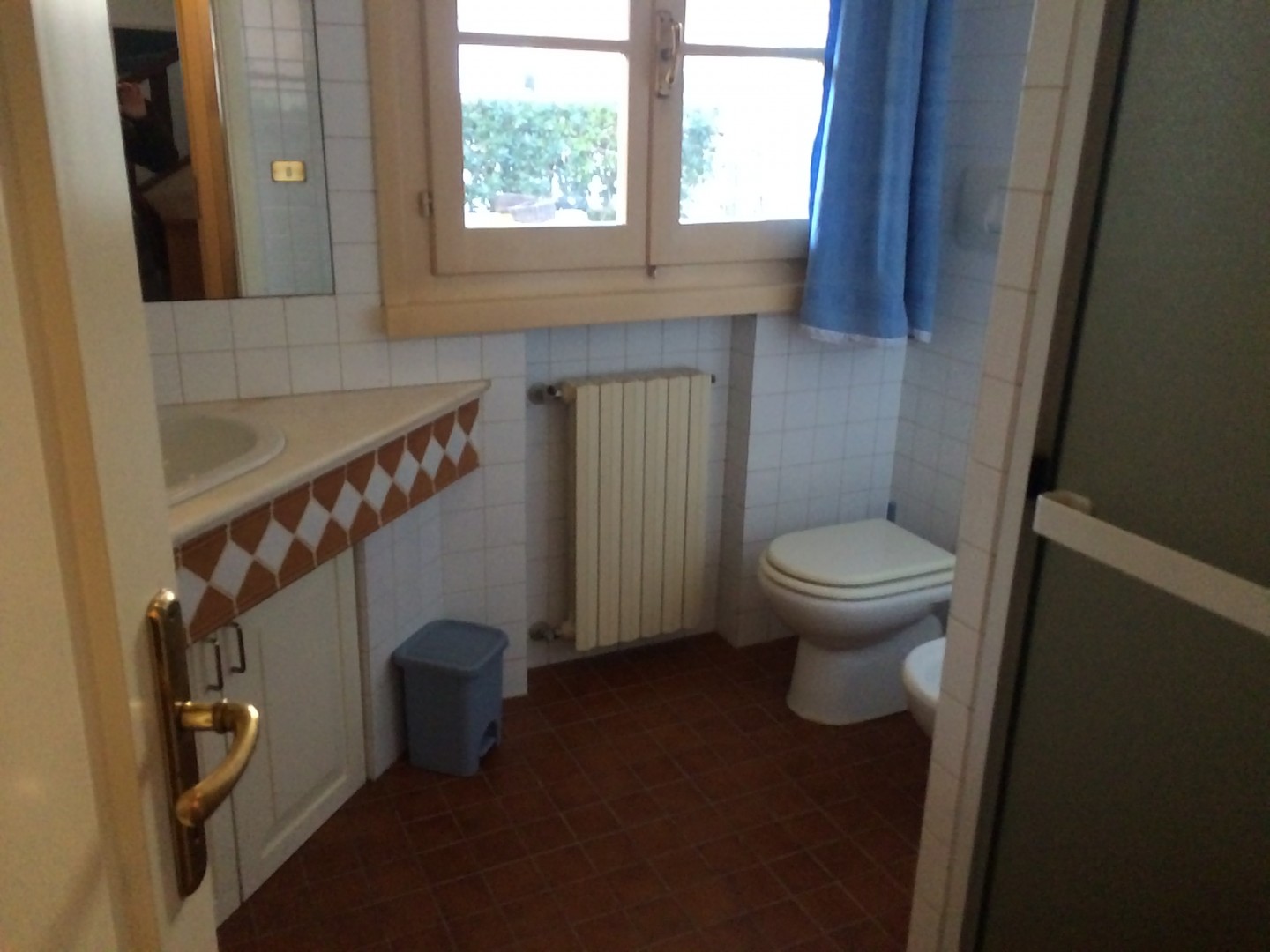 Affittasi  villa su due livelli  3 camere 2 bagni corte garage