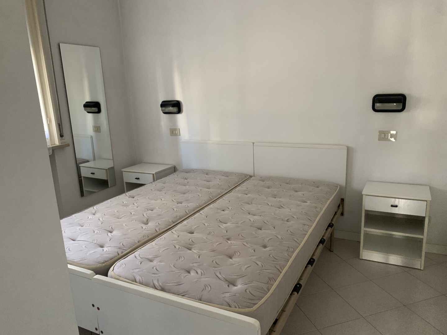 AFFITTASI Piano terra 2 camere bagno p.auto