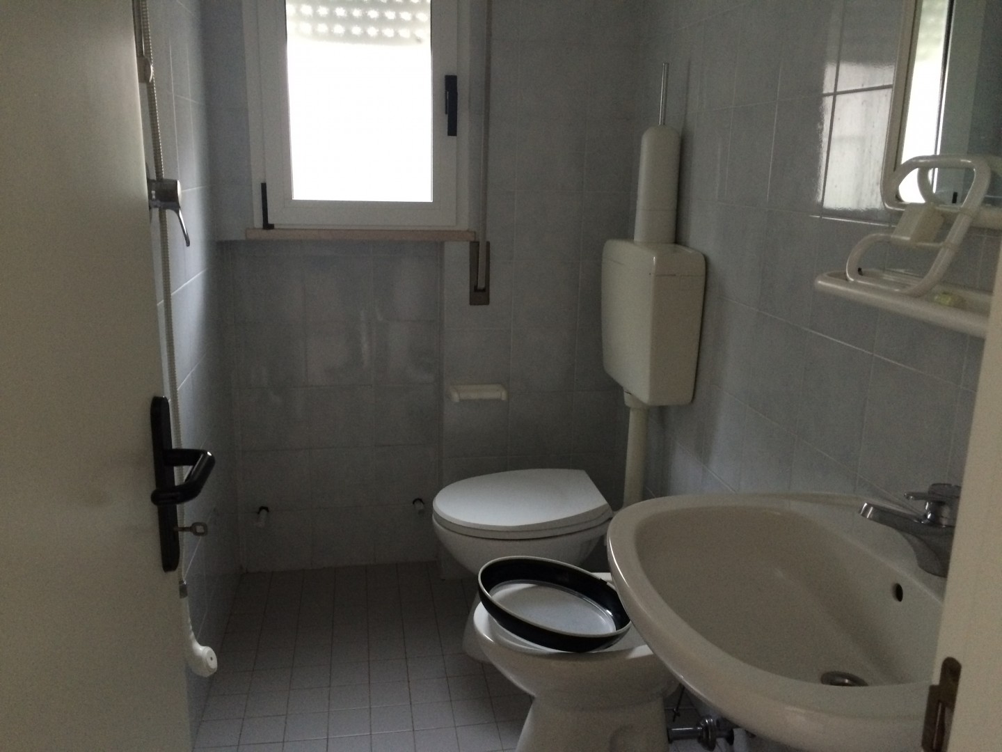 AFFITTASI Piano terra 2 camere bagno p.auto