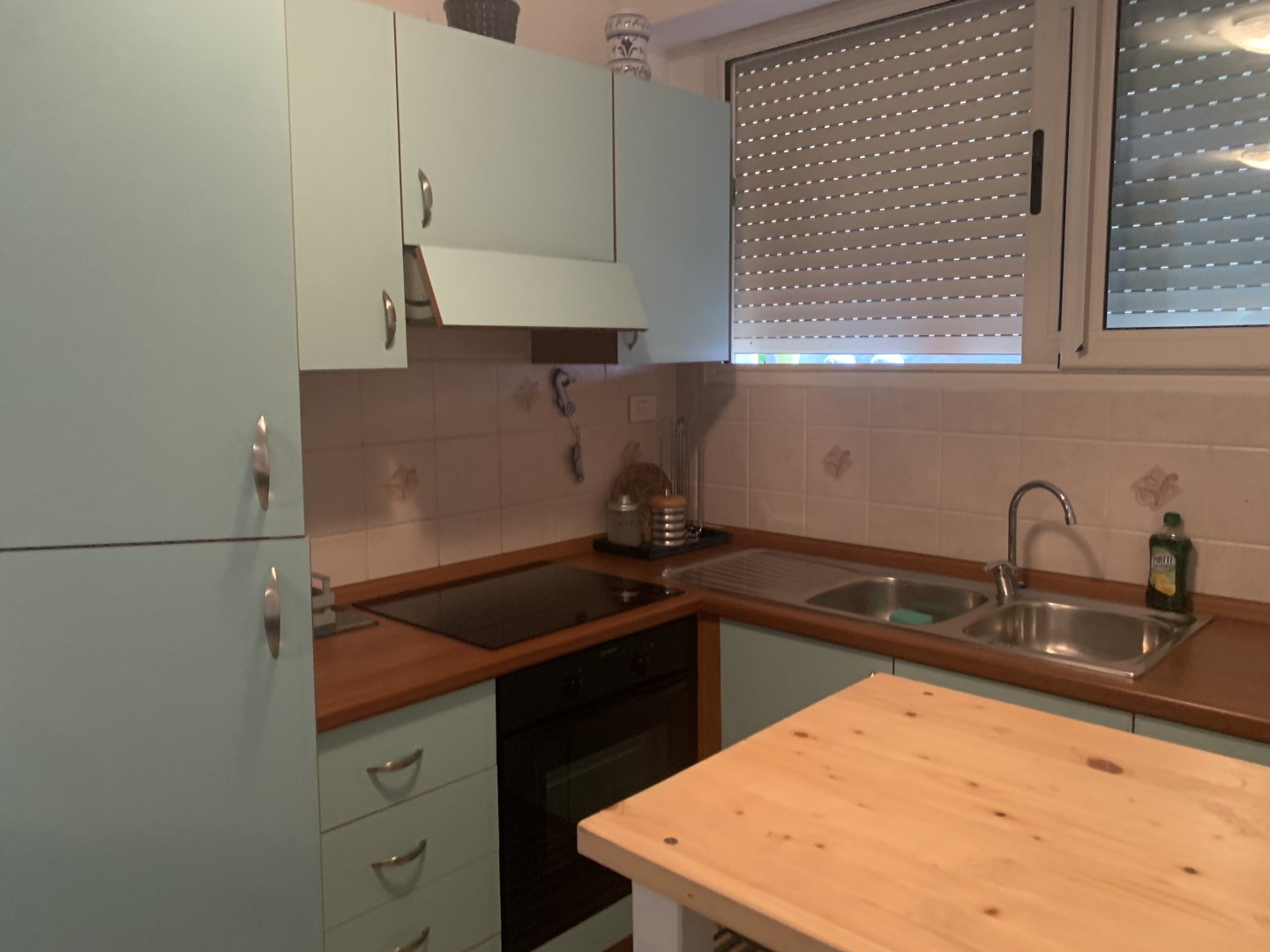 AFFITTASI ESTIVO Piano seminterrato con giardino  2 camere bagno