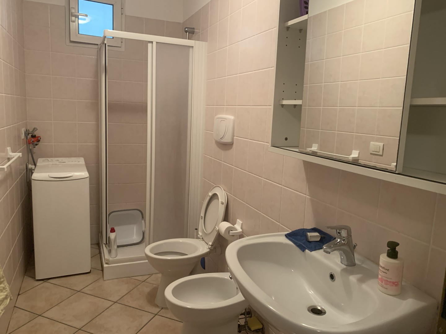 AFFITTASI ESTIVO Piano seminterrato con giardino  2 camere bagno