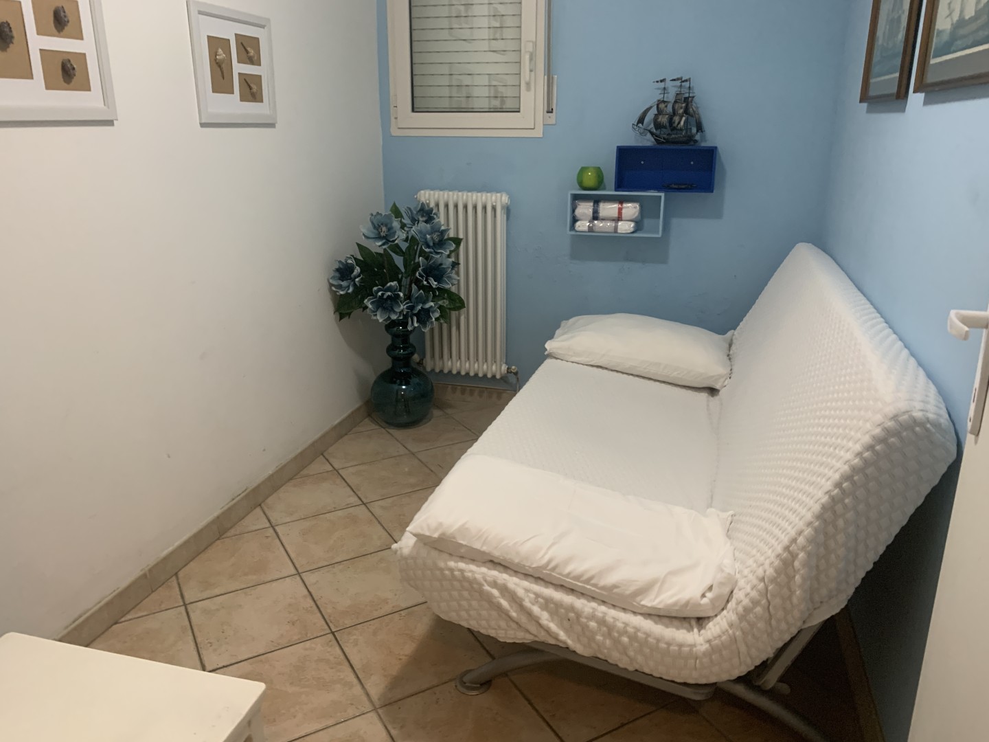 AFFITTASI ESTIVO Piano seminterrato con giardino  2 camere bagno