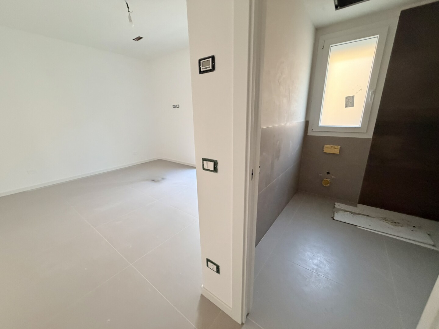 550FC252-C696-45A3-93EF-97C7AE6F38D8_1_102_a Riccione alba mare 2 camere 2 bagni sogg-cottura balconi