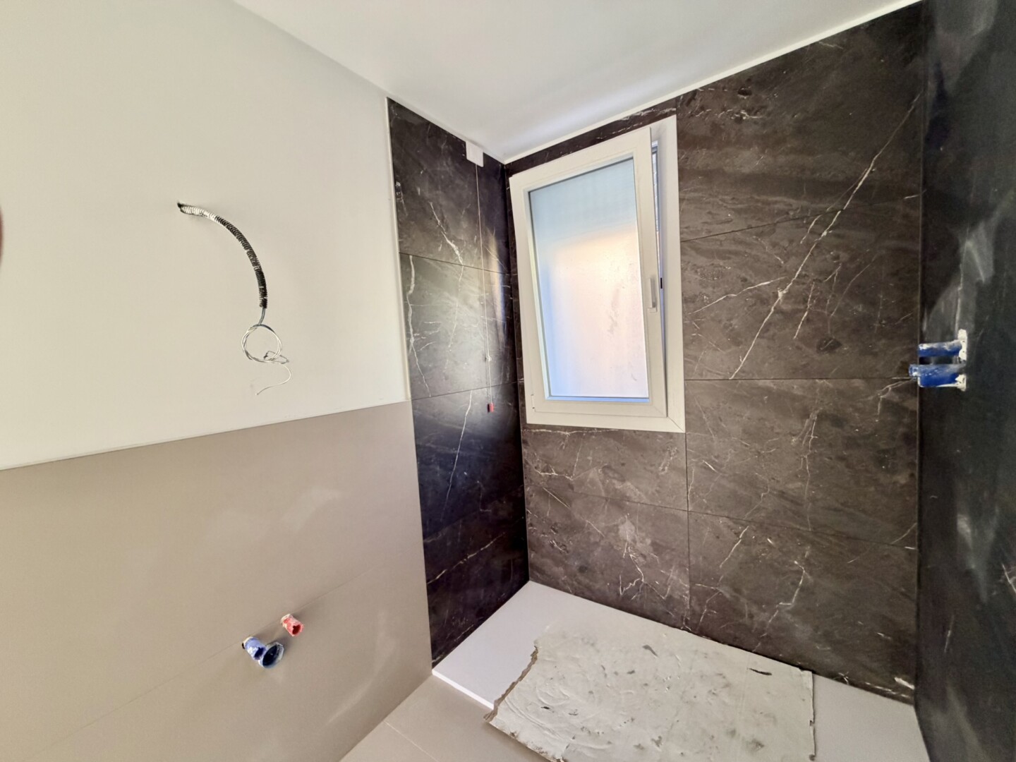 72737489-C18B-4CF4-B5C3-ACE3BFB8B87A_1_102_a Riccione alba mare 2 camere 2 bagni sogg-cottura balconi