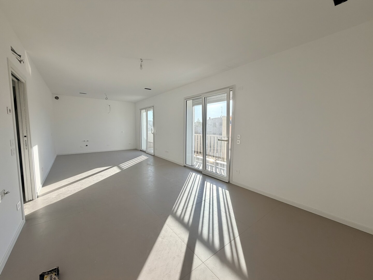 7E8B796B-0AA7-45B5-863C-24A00B49B436_1_102_a Riccione alba mare 2 camere 2 bagni sogg-cottura balconi