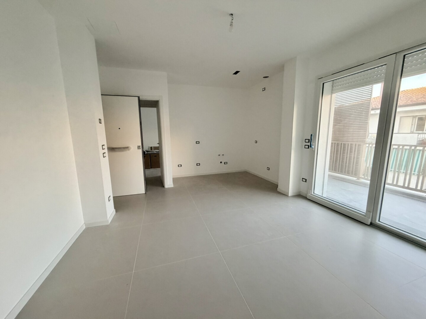 E2AEABF5-B648-4CD1-9A59-5402D77148E9_1_102_a Riccione alba mare 2 camere 2 bagni sogg-cottura balconi