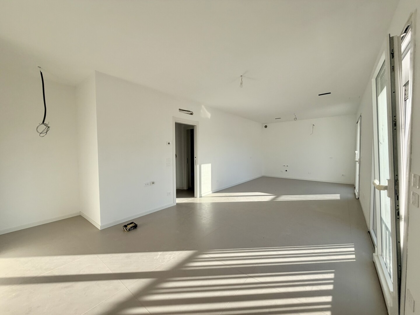 F2751570-4B91-4D7F-ADE8-A1533F7E70E3_1_102_a Riccione alba mare 2 camere 2 bagni sogg-cottura balconi