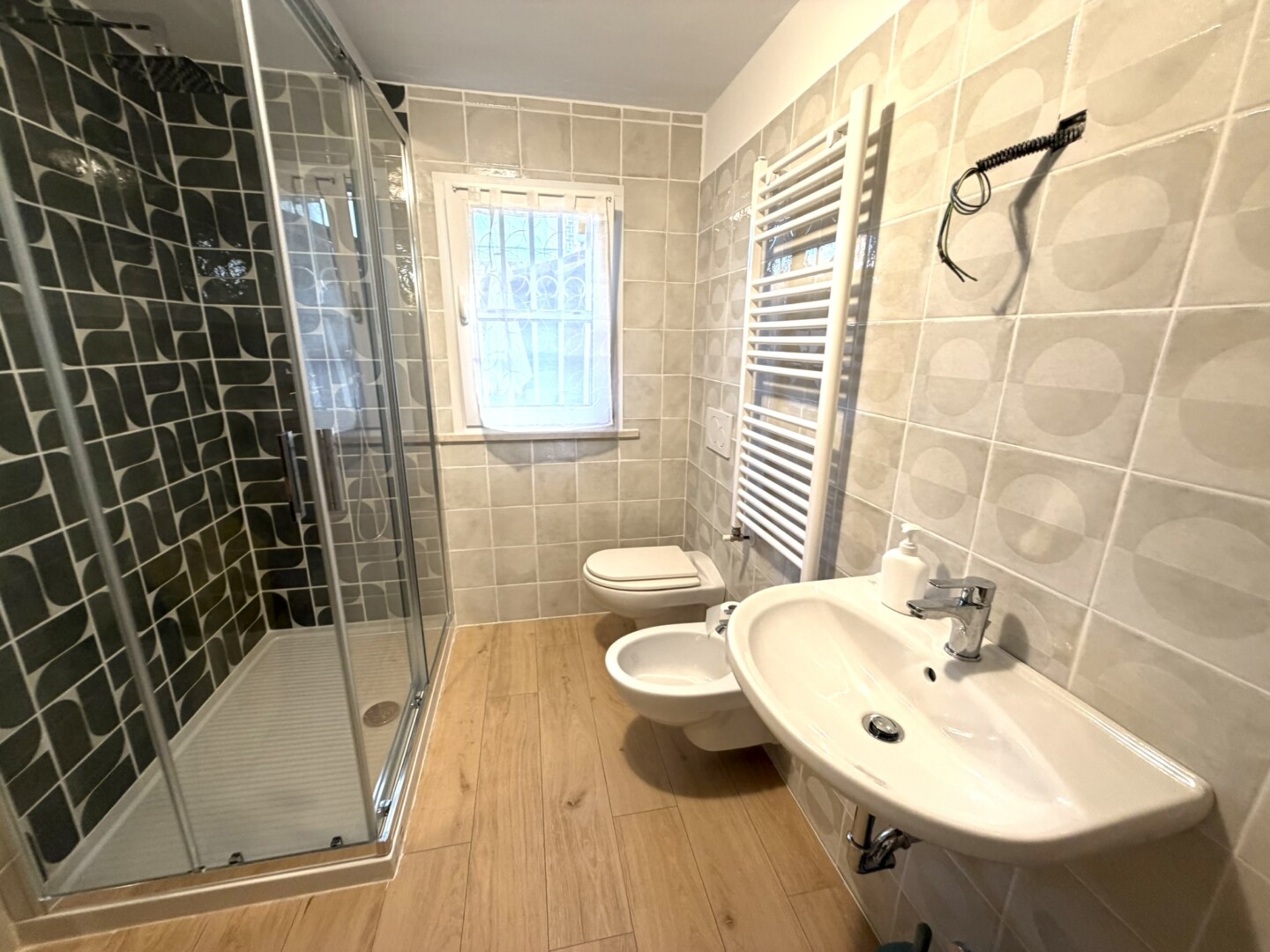 7E4F6D30-3485-452E-89B1-8AB47A93F359_1_102_a Affittasi Piano terra 2 camere bagno sala cucina giardino ( 5 posti letto )