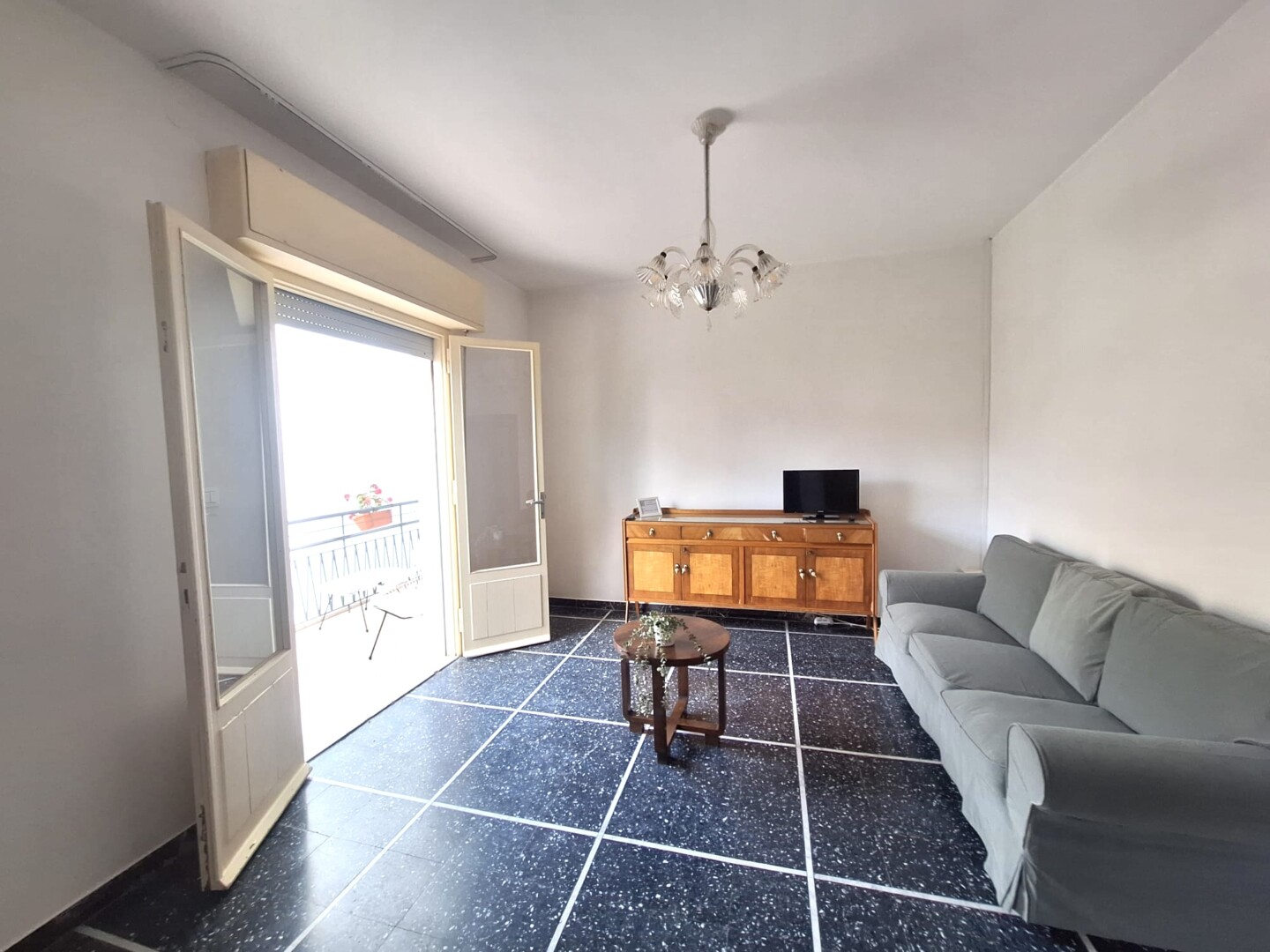 Affittasi Primo piano 3 camere doppie bagno sogg-cottura lavanderia terrazzo