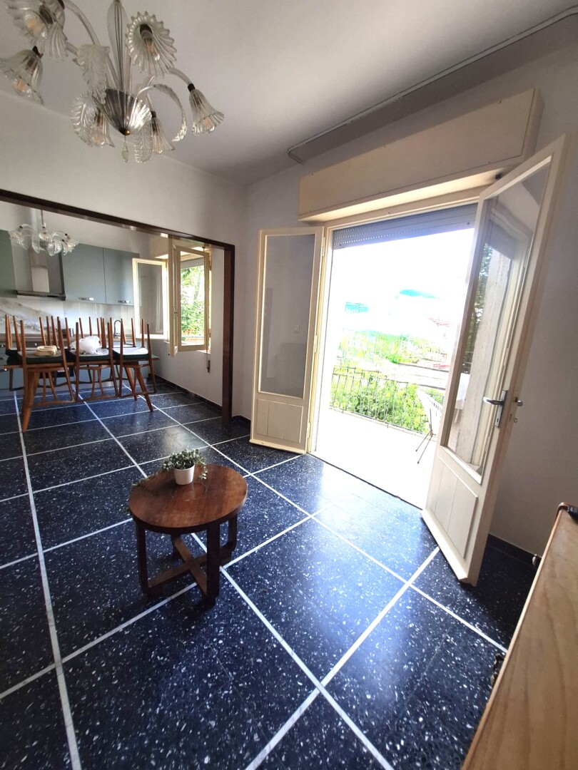 Affittasi Primo piano 3 camere doppie bagno sogg-cottura lavanderia terrazzo