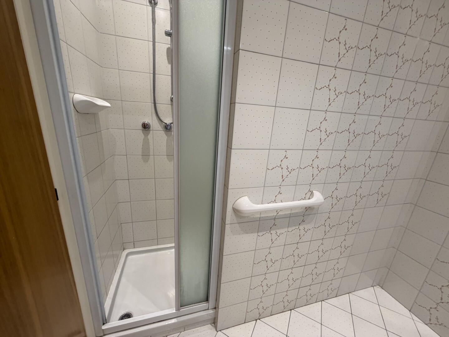 Affittasi paese piano rialzato 2 camere bagno sala cucina balcone