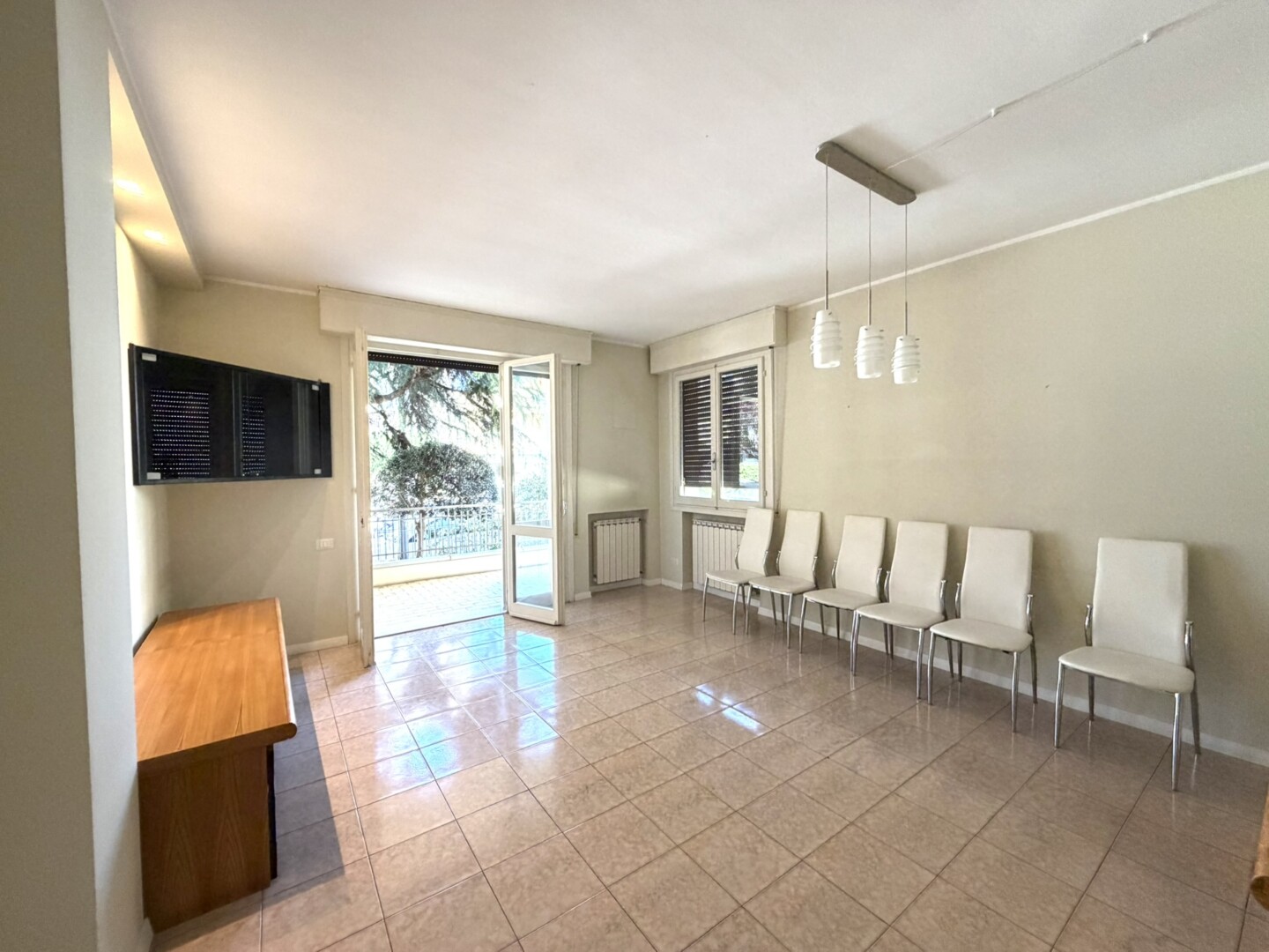 Affittasi paese piano rialzato 2 camere bagno sala cucina balcone
