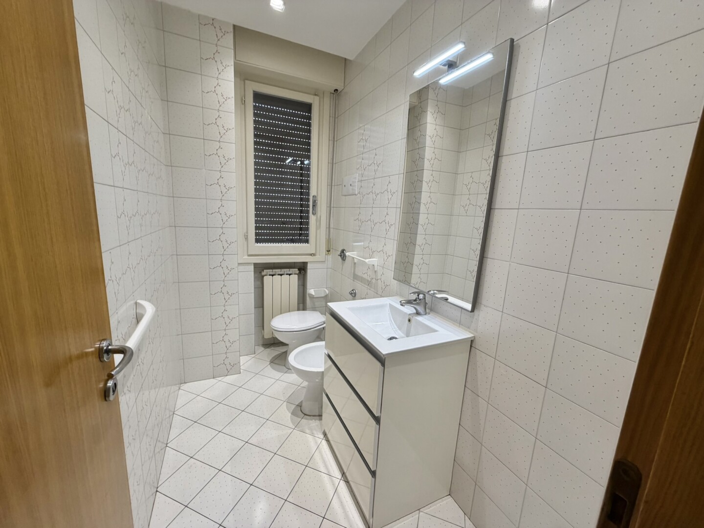 Affittasi paese piano rialzato 2 camere bagno sala cucina balcone