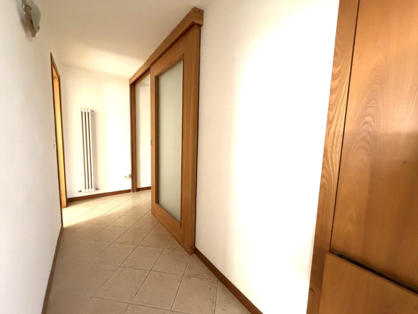 Riccione Abissinia P. terra ampia sala  2 camere 2 bagni cucina corte