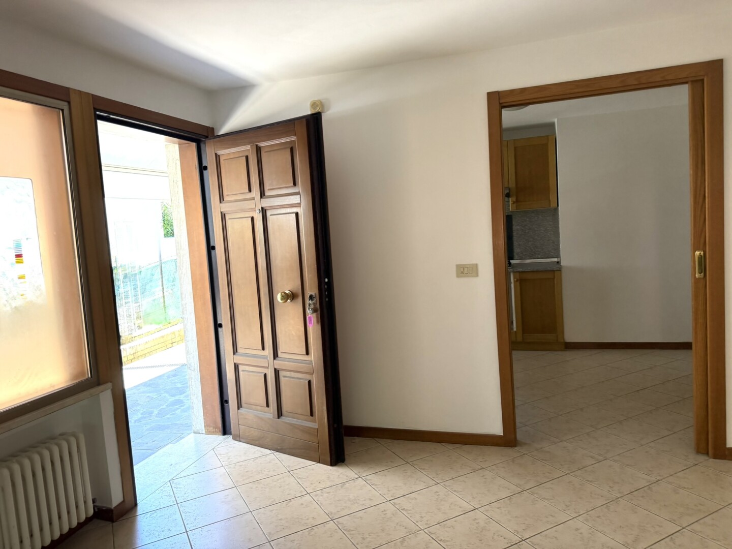 Riccione Abissinia P. terra ampia sala  2 camere 2 bagni cucina corte