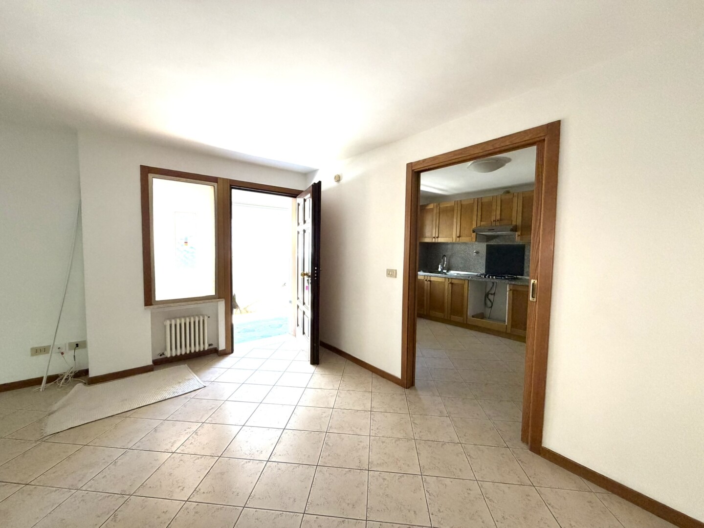 Riccione Abissinia P. terra ampia sala  2 camere 2 bagni cucina corte