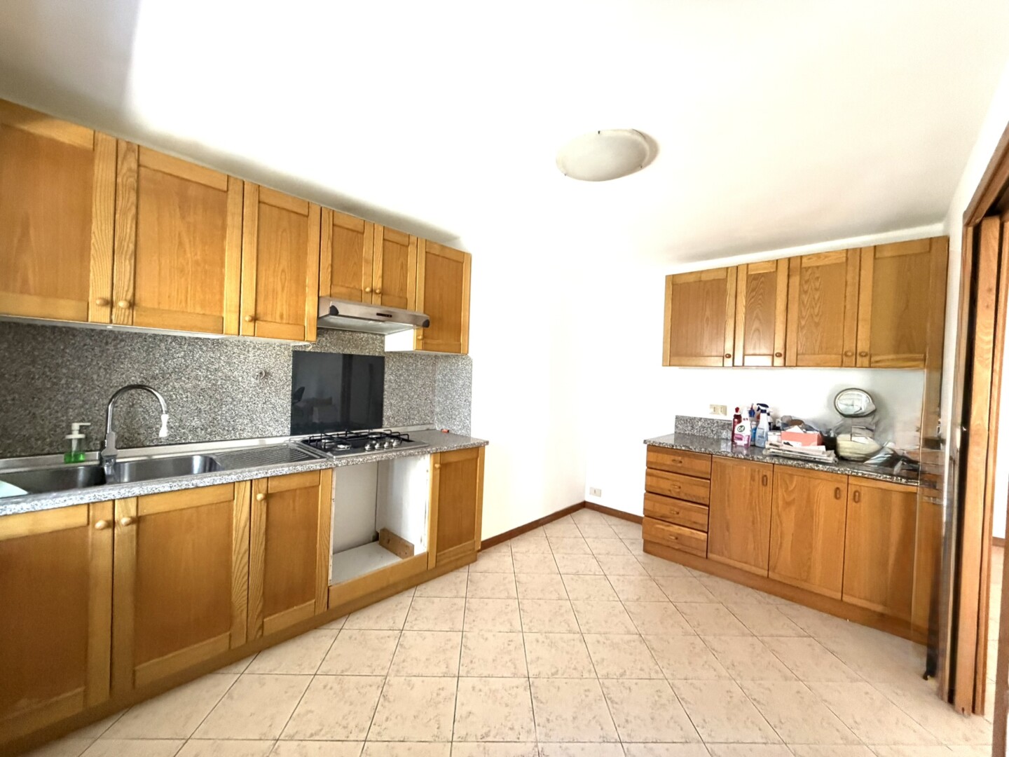 Riccione Abissinia P. terra ampia sala  2 camere 2 bagni cucina corte