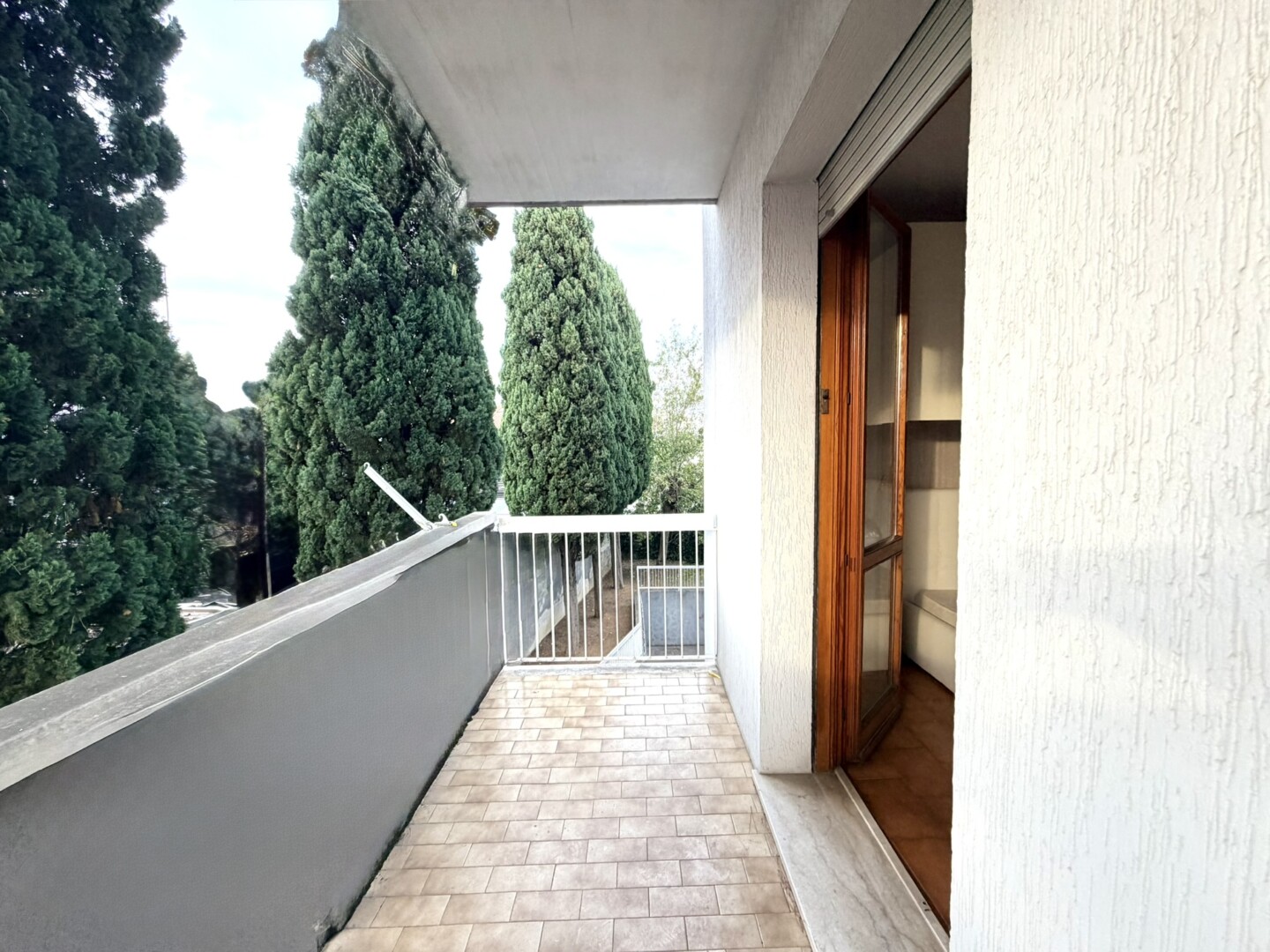 Riccione Paese 2 camere 2 bagni sala cucina balconi garage cantina