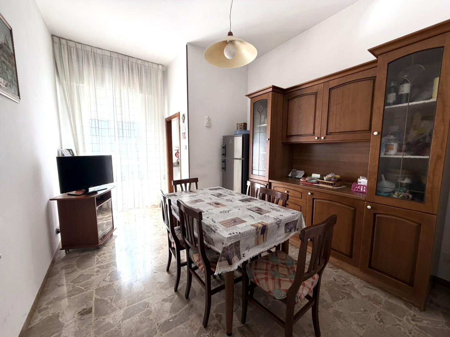 22020696-0C16-4C3C-B0B4-0DA5F2C7FA73_1_102_a Rimini ampio appartamento sala cucina 2 camere bagno balcone garage