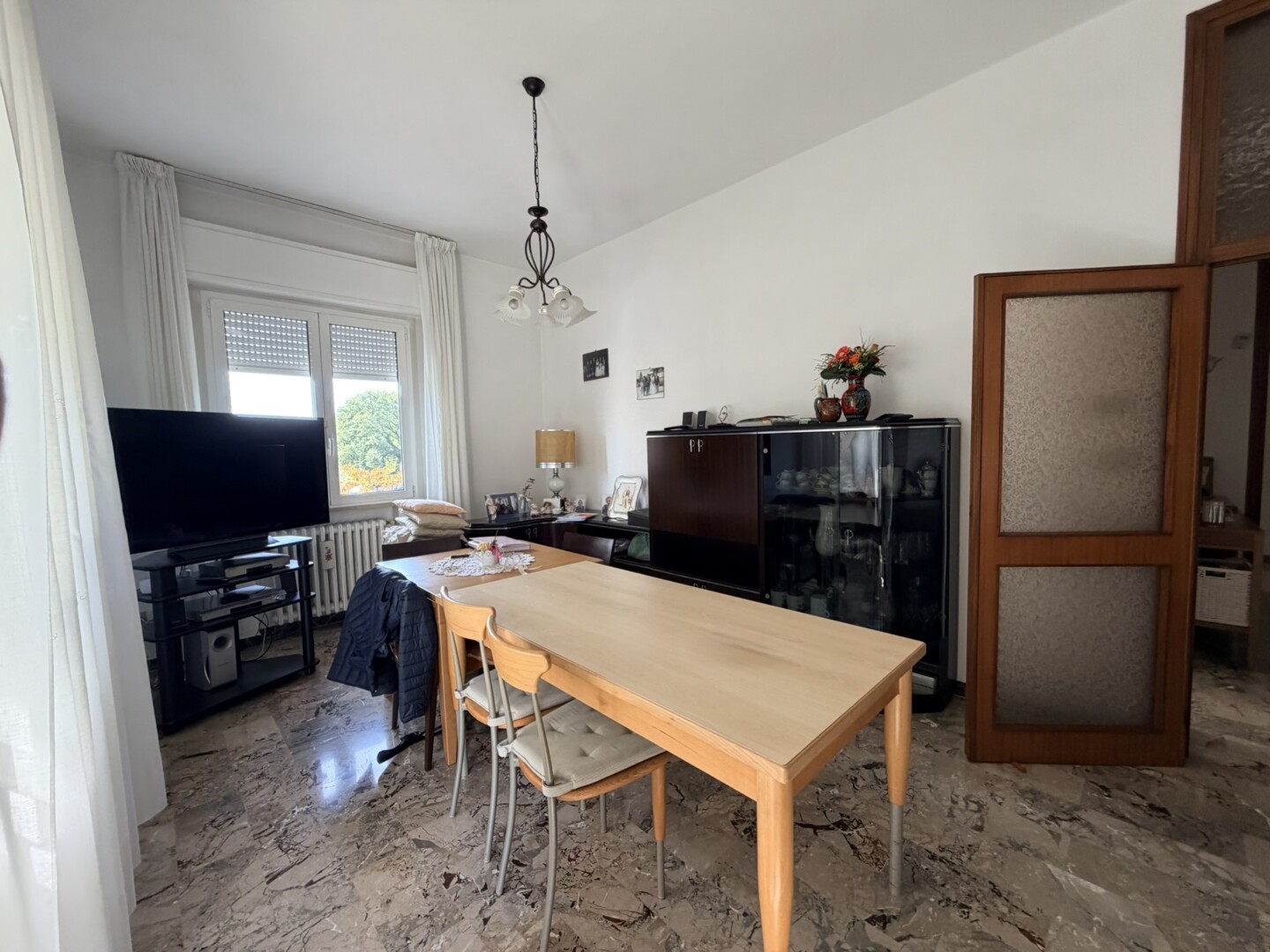 95162B0D-A44D-4E2C-8597-8665C3242BF3_1_102_a Rimini ampio appartamento sala cucina 2 camere bagno balcone garage
