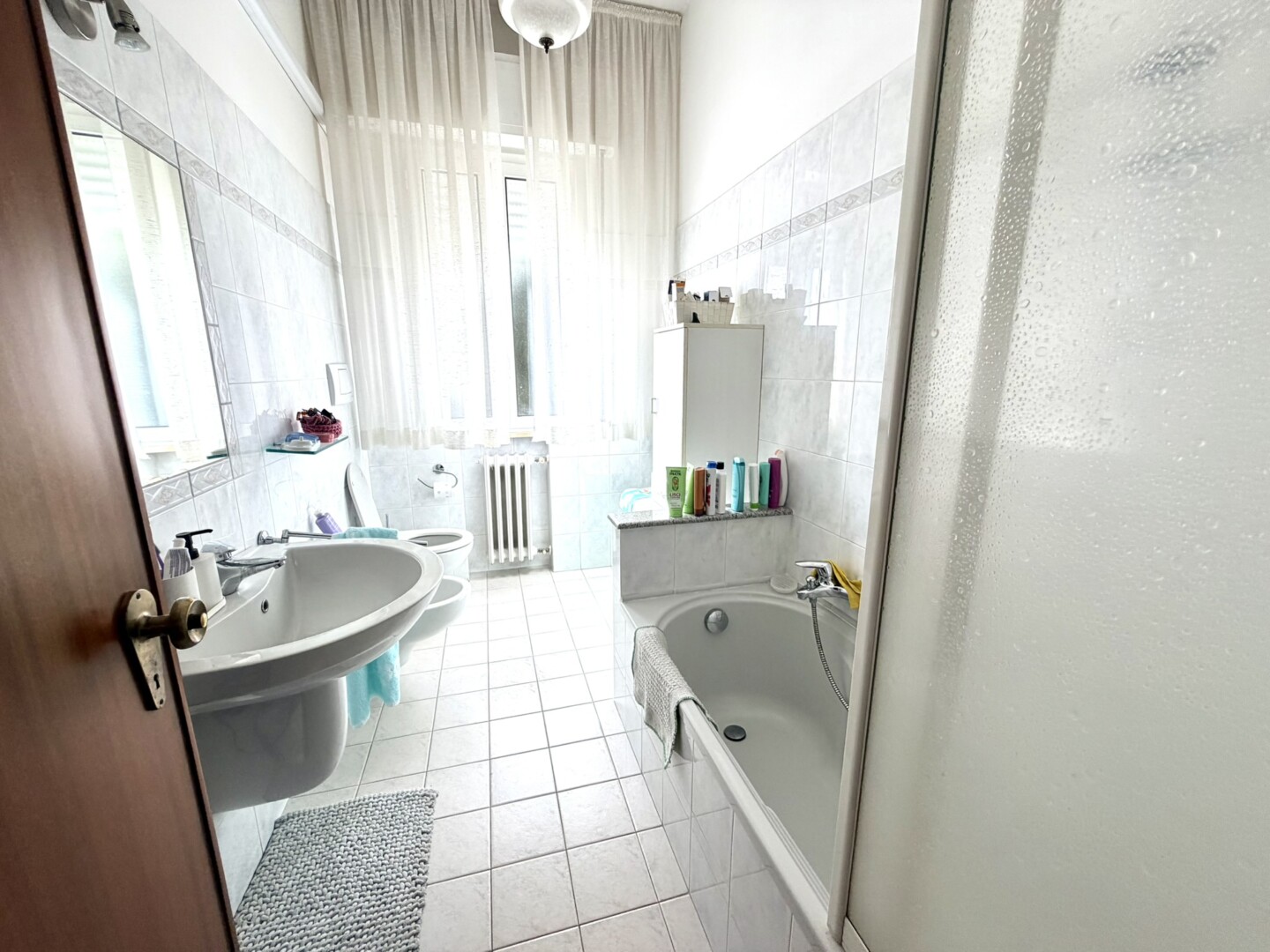 A81D18F0-9BAC-430C-928E-F4E1A27C8E97_1_102_a Rimini ampio appartamento sala cucina 2 camere bagno balcone garage