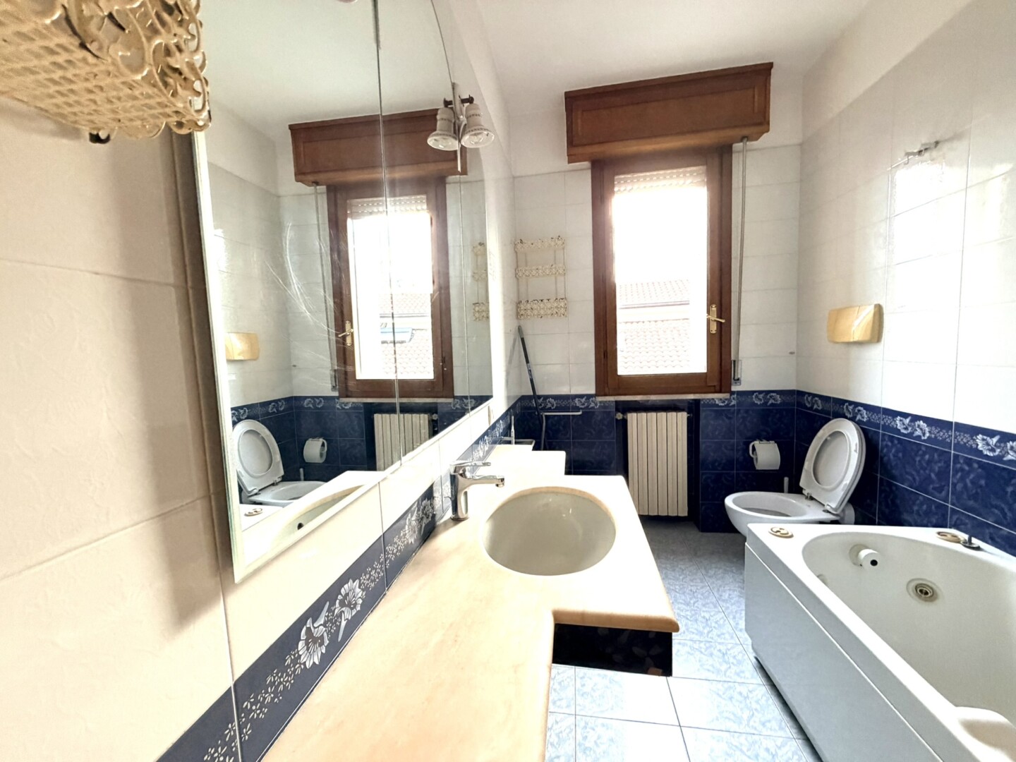 Riccione Paese 2 camere 2 bagni sala cucina balconi garage cantina