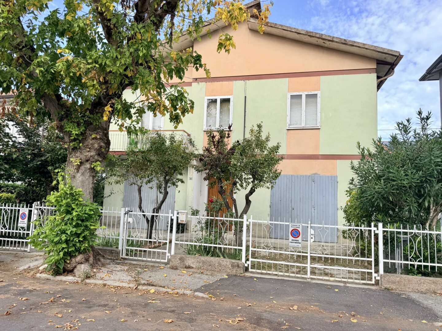C1E64B92-2971-465E-9EBD-EDAA8755455A_1_102_a Riccione casa indip. due app.ti garage e ampio laboratorio giardino mansarda