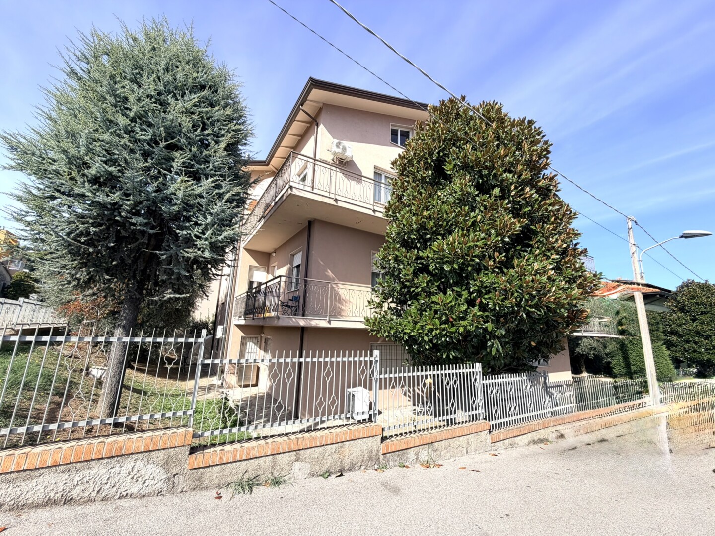 C6DDB8F4-38F1-43E4-82C0-2D9CD8A51391_1_102_a Rimini ampio appartamento sala cucina 2 camere bagno balcone garage
