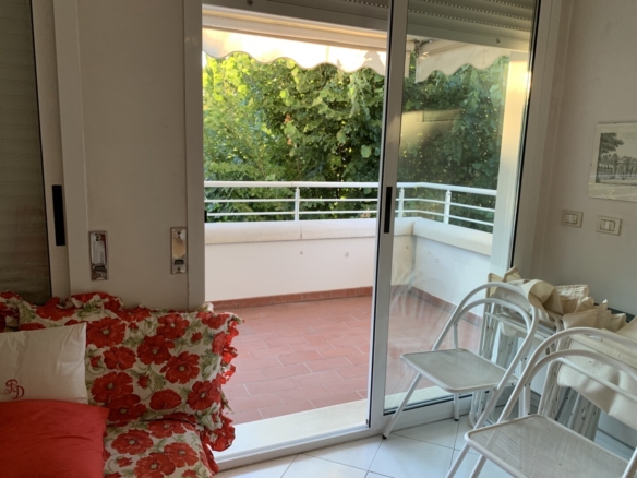 Riccione Abissinia  bilocale con terrazzo garage ( 5 posti letto )