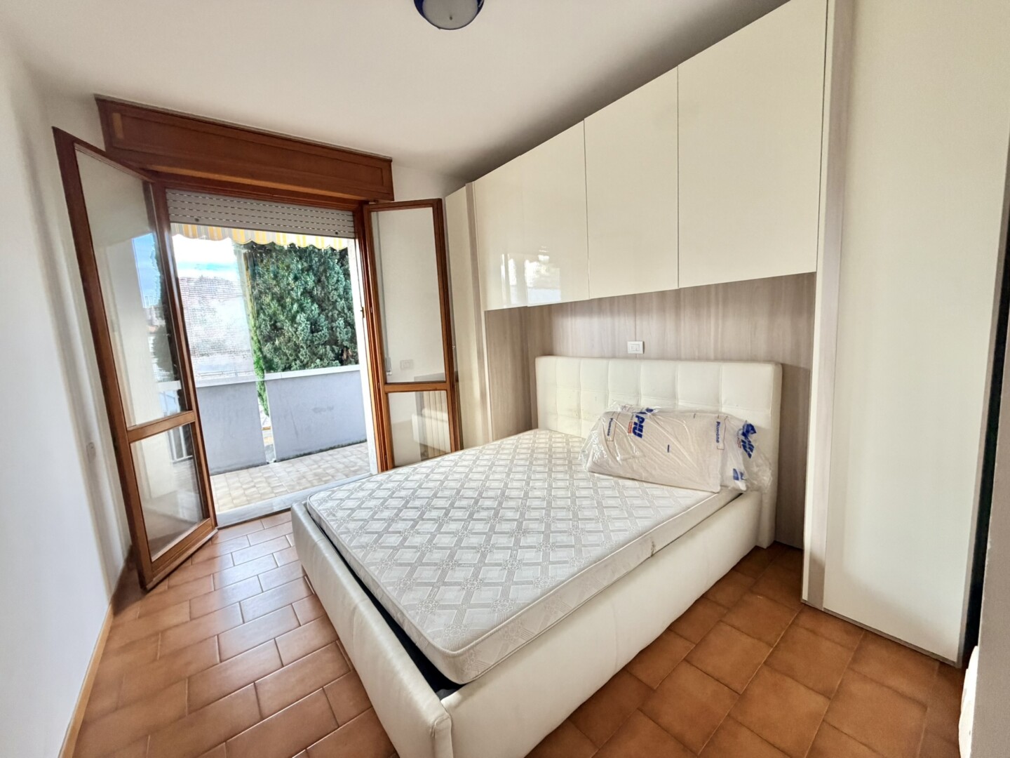 Riccione Paese 2 camere 2 bagni sala cucina balconi garage cantina