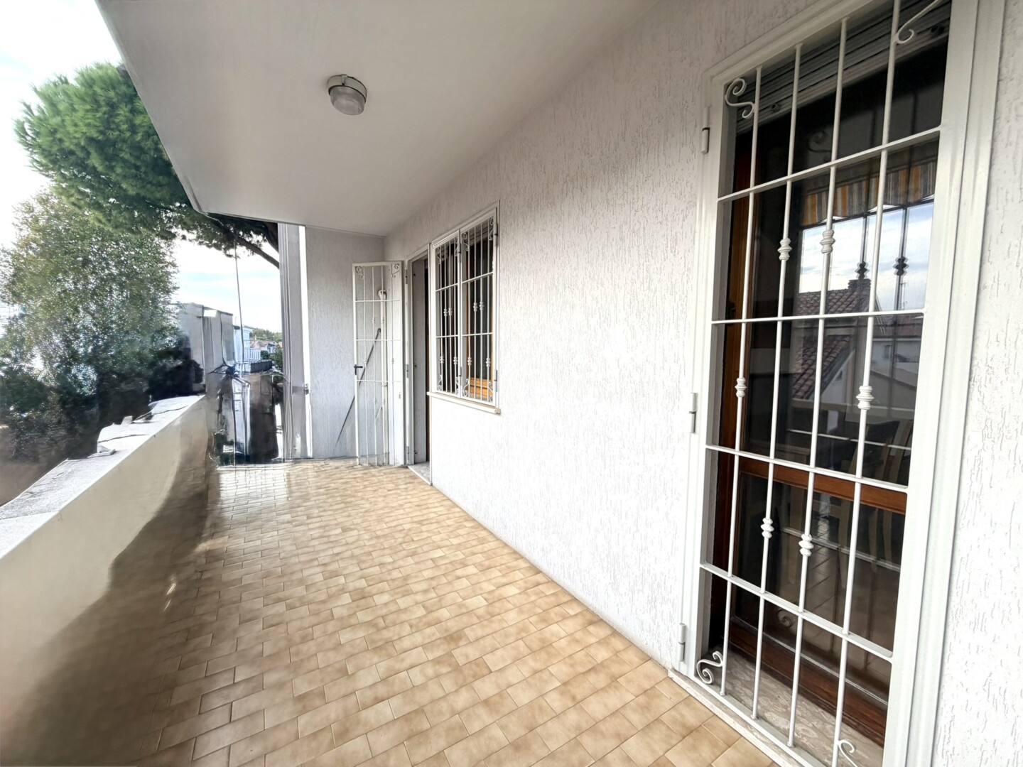 Riccione Paese 2 camere 2 bagni sala cucina balconi garage cantina